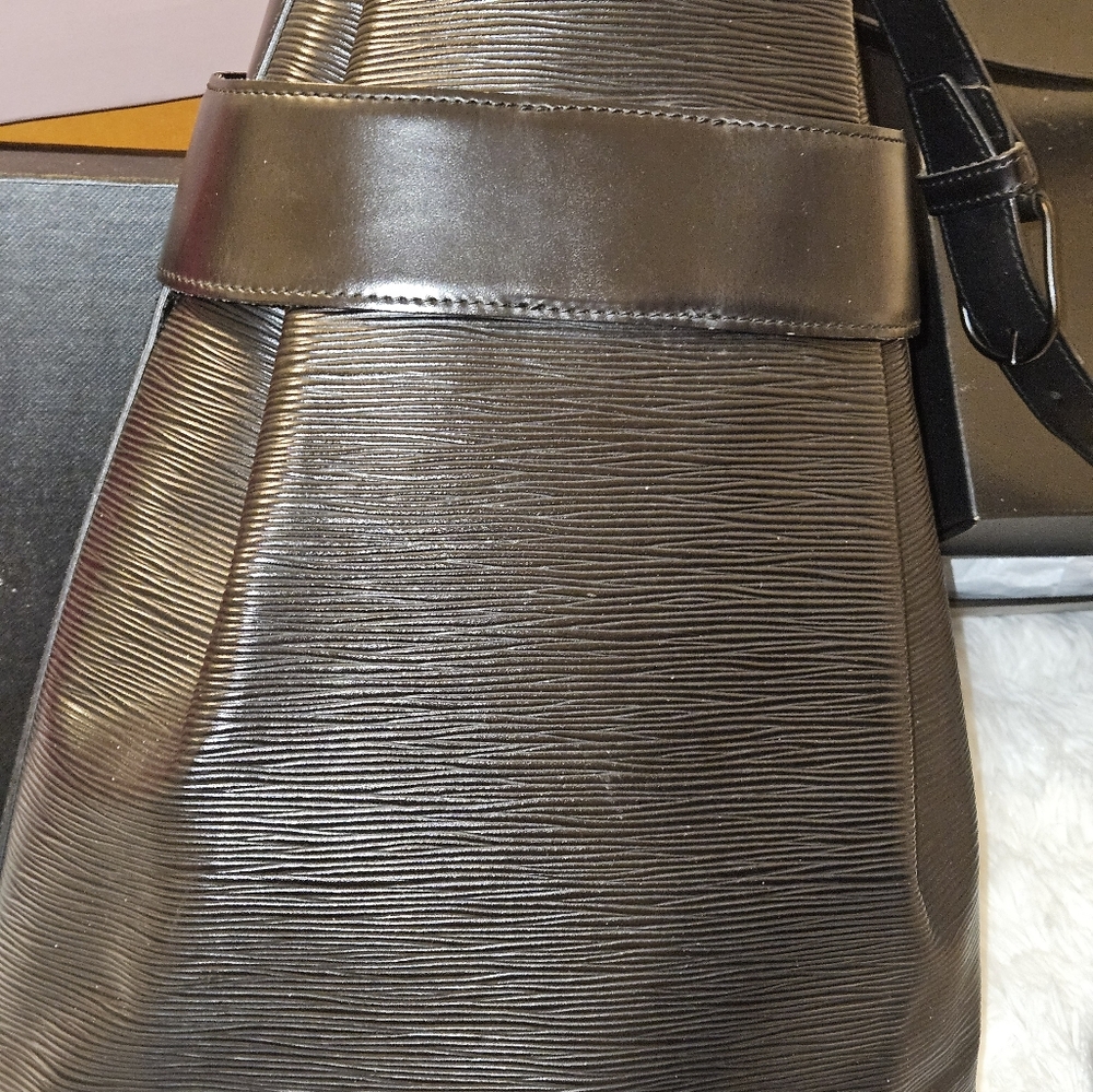 Louis Vuitton Sac D' Epaule GM Shoulder Bag in Noir Black Epi Leather COA plus.. - Picture 6 of 16